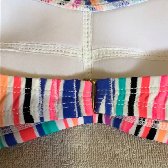 Striped swimsuit top - Picture 4 of 5